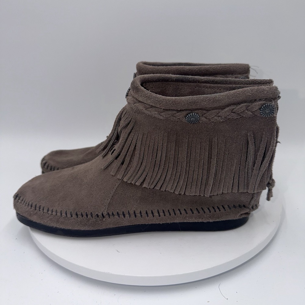 MINNETONKA‎ Moccasins Ankle High Top Fringe Boots Gray Suede Back Zip Size 9.5